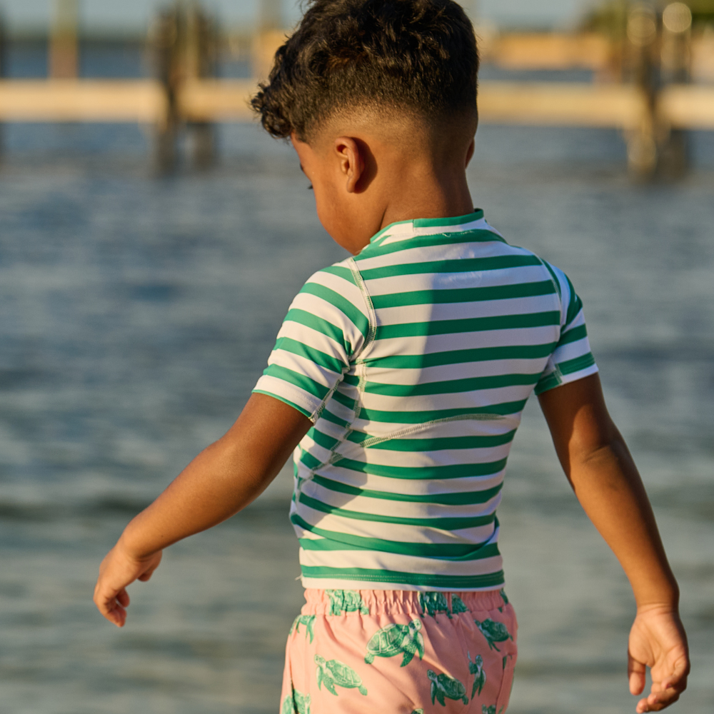 Sugar Bee Clothing - Vendita all'ingrosso Pezzo di sopra del costume - Bambini - Costume da bagno estivo per bambini - Rashguard - Verde Tartaruga Marina1