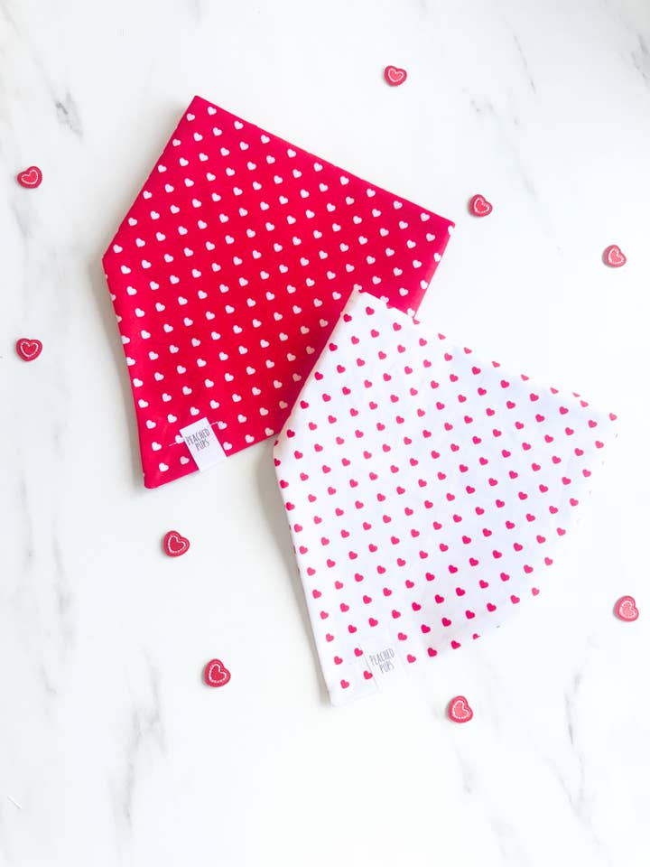 Bandana de Dia dos Namorados para Cães | Bandana de Coração | Roupa para Animais de Estimação por atacado de Peached Pups