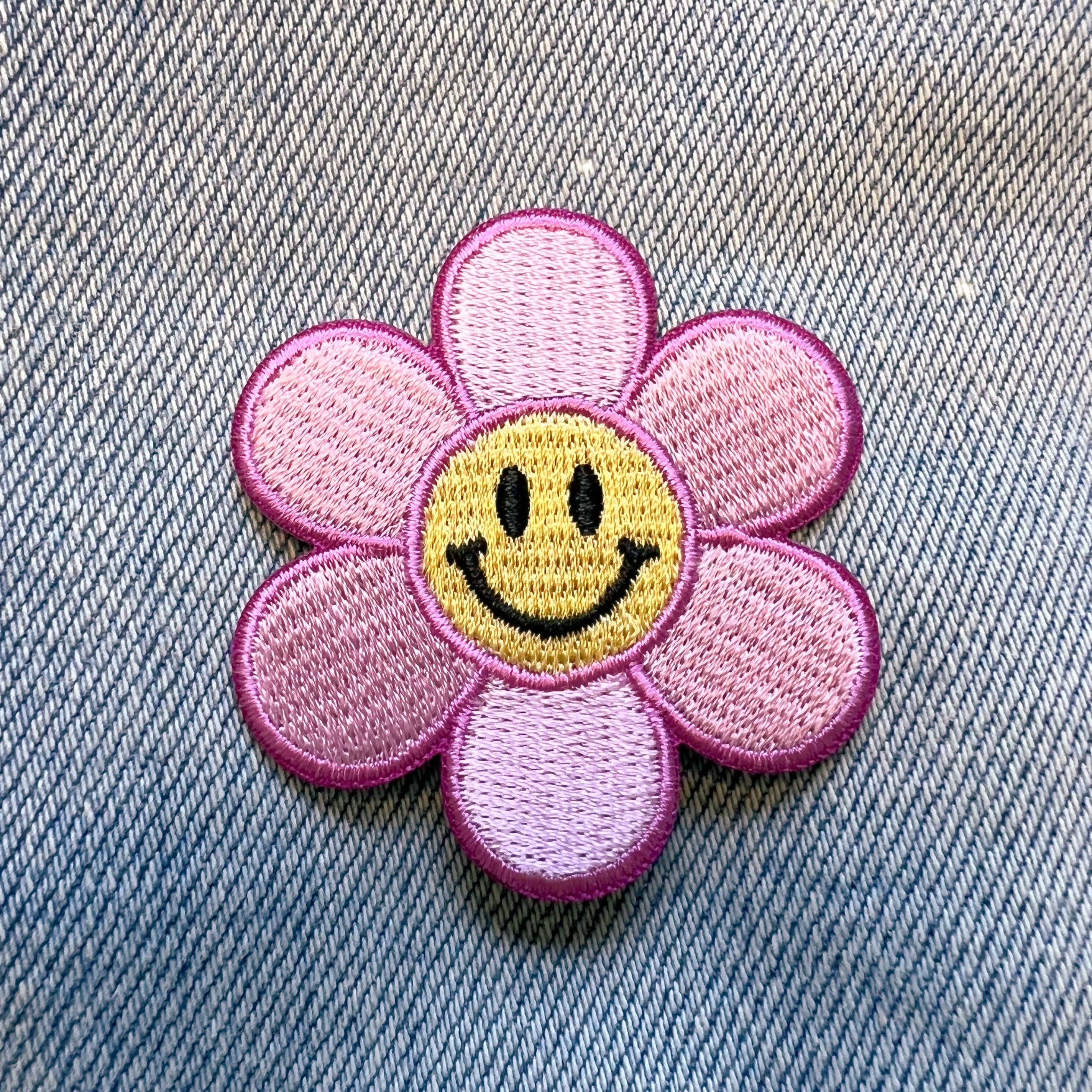 Wildflower + Co. – wholesale Lapp – Smiley Daisy-broderimärke i flera färger9