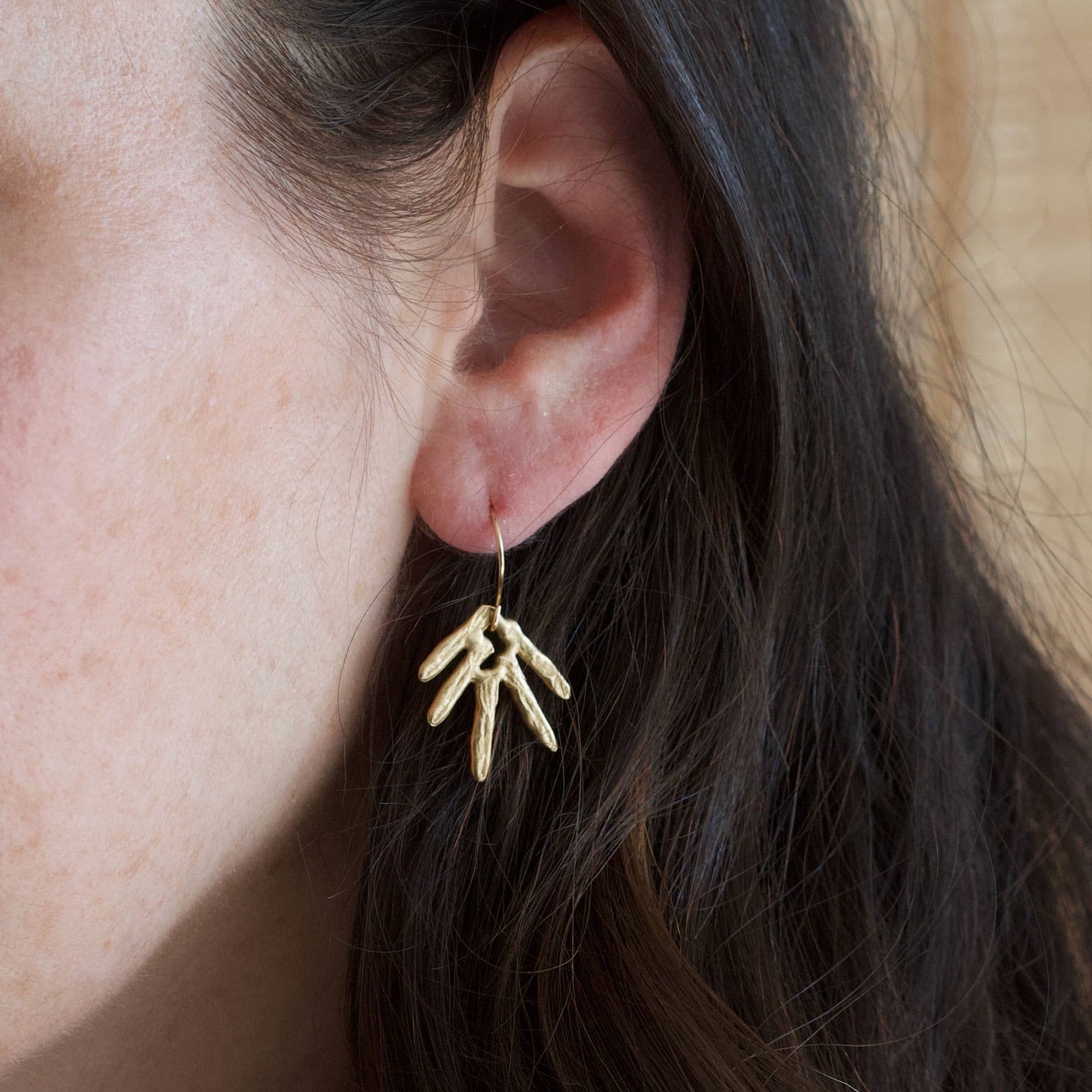 Emilie Shapiro Jewelry – Engroshandel Hængeøreringe og creoløreringe – Mini Solstråle Øreringe1