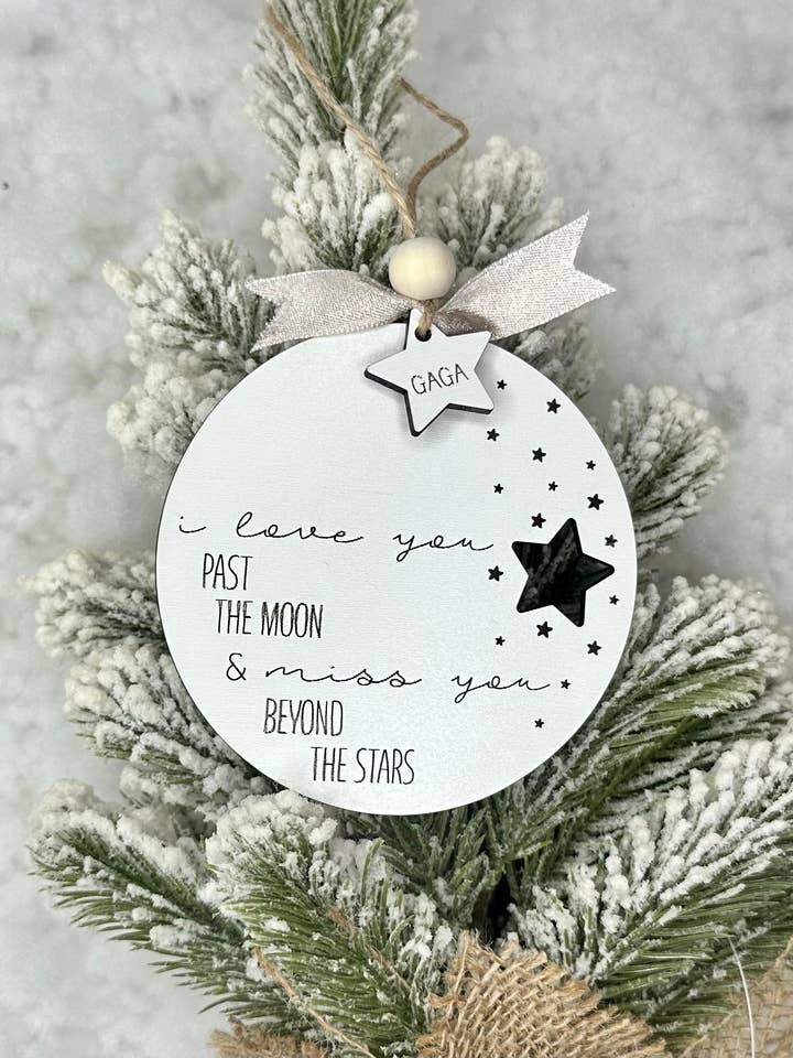 Ornement commémoratif pour la vente par Xtina’s Craft Corner