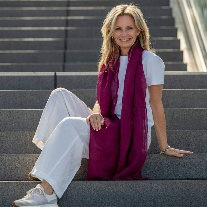 Écharpe en lin tissée à la main classique prune d'été pour la vente par HeritageModa