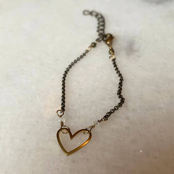 Seeds - Wholesale Charm/Dangle Bracelet - Heart Bracelet | Faceted Semi-Precious Stones + Brass Charm