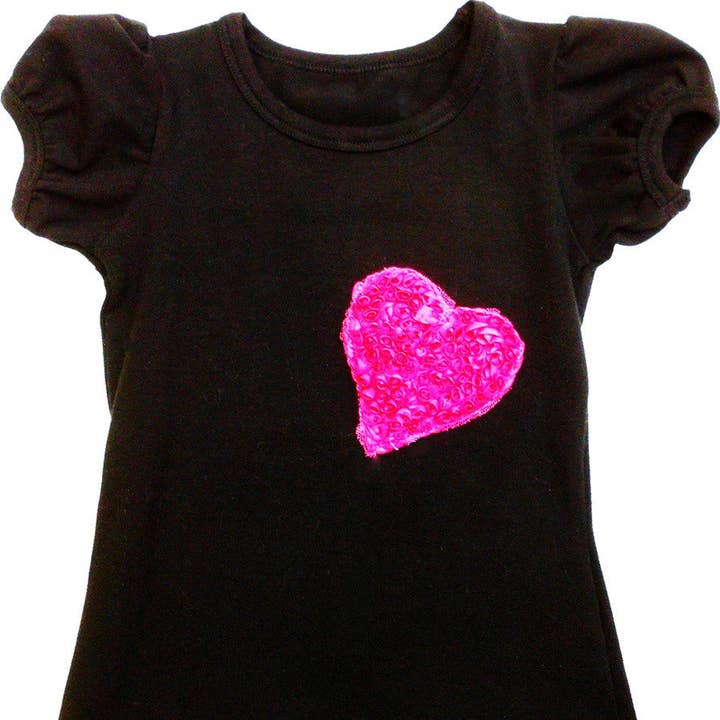 Schwarzes Herz Kurzarmhemd für den Großhandel von Wenchoice