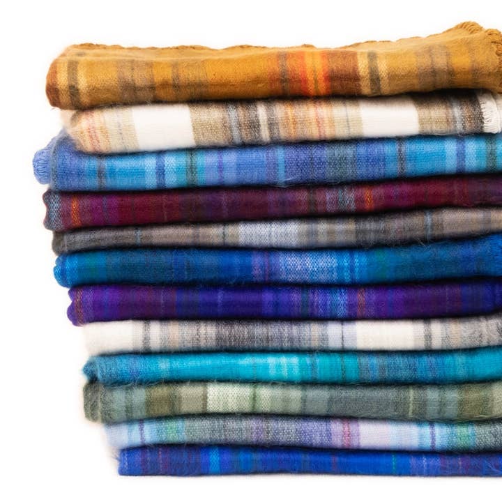 Amor ala Vida - Wholesale Throw Blanket - Alpaca Lap Blanket - Discount Case (12)