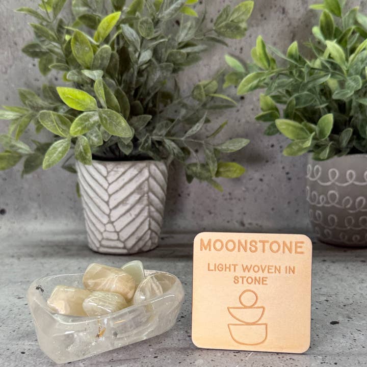 Carte d'information en cristal avec bois - Pierre de soleil x Pierre de lune pour la vente par Blaze Design Co.