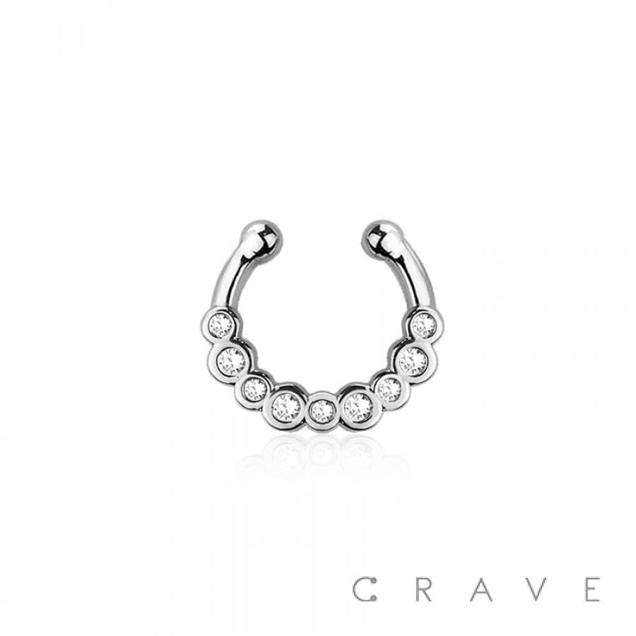 CRAVE – Großhandel Einzelohrring – FALSCHES SEPTUM/HUFEISEN AUS MESSING MIT MEHRFACHER LÜNETTE, CZ3