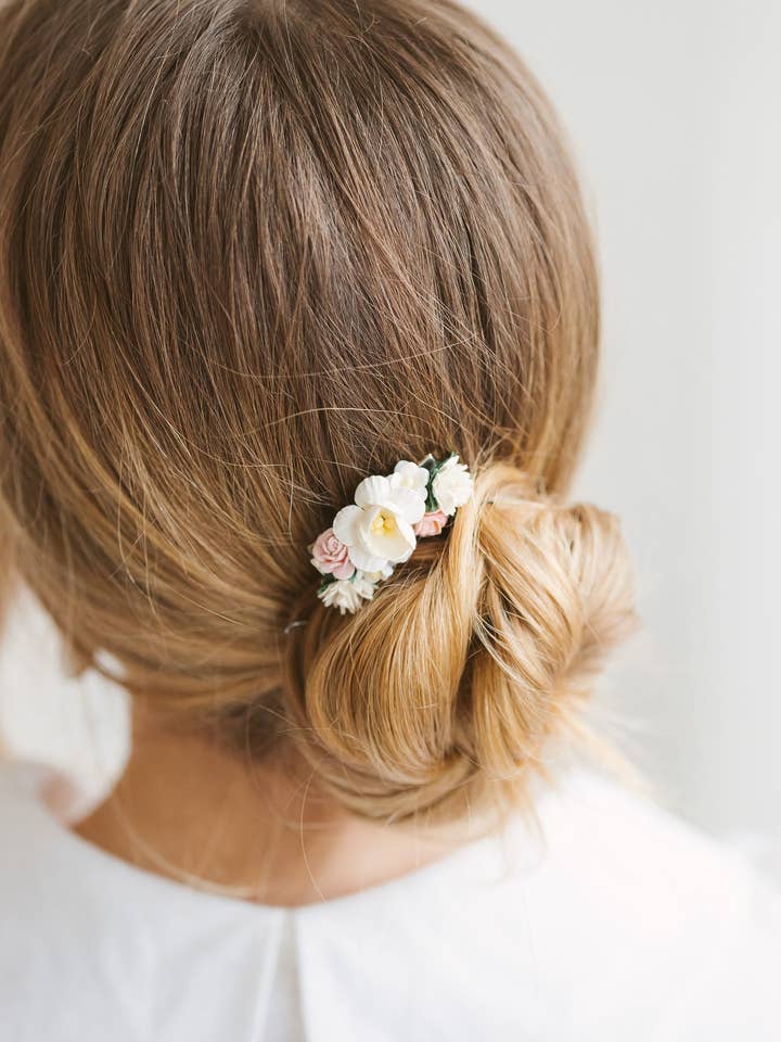 Pin de cabelo flor branca com clipe de jacaré de metal, decoração de cabelo millinery, acessório de cabeça em flor para penteado, porta pigtail pequeno por atacado de Matrinna