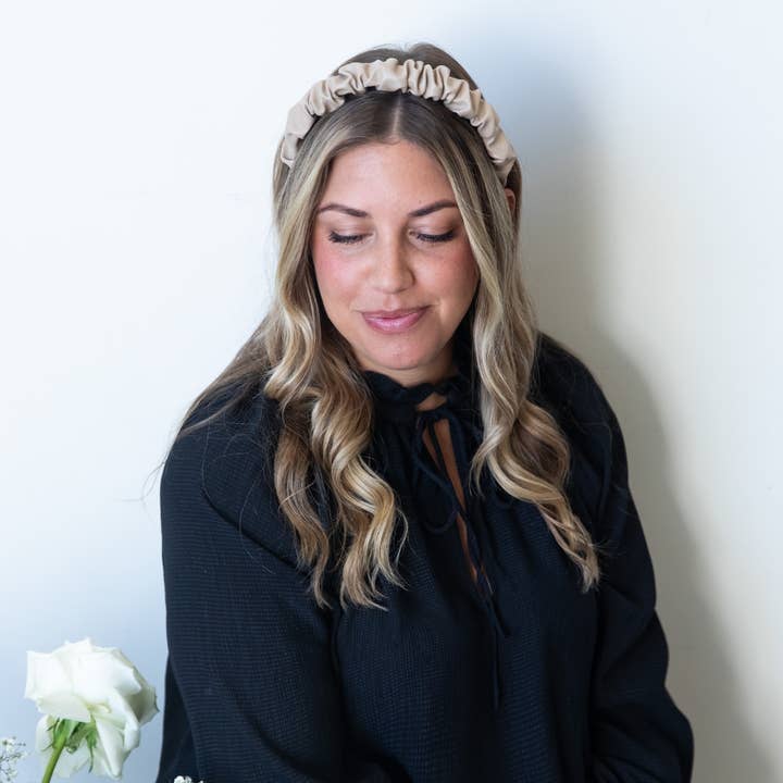 Diadema Scrunch, piel sintética, color beige para venta al por mayor de Headbands of Hope | One Purchased One Donated