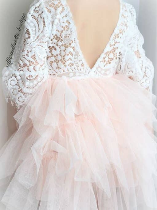 Rufflеѕ & Bоwtіеѕ - Affordable Boys & Girls Clothing - Wholesale Jurk - Kinderen - BESTSELLER - Prinsessenjurk met perzik en wit kant van Veronica1