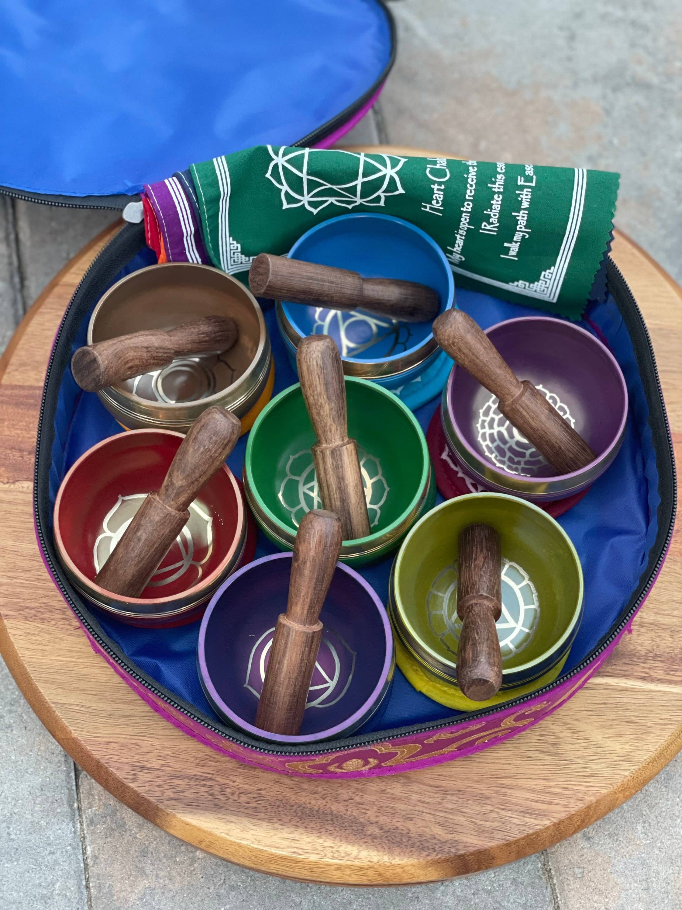 Like International – wholesale Meditationsprodukter – Chakra ljudskålset med gratis böneflagga5