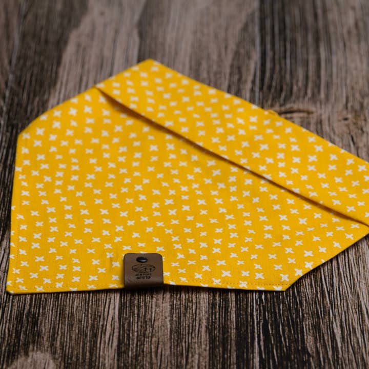 Kanariefugl Kryds og Tværs Hundetørklæde for engroshandel hos Mtn Pups Outfitter