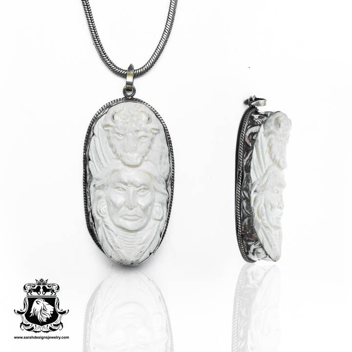 Pendentif et chaîne en argent sculpté par Bison Native Chief Mangas Coloradas N524 pour la vente par SARAH DESIGNS JEWELRY