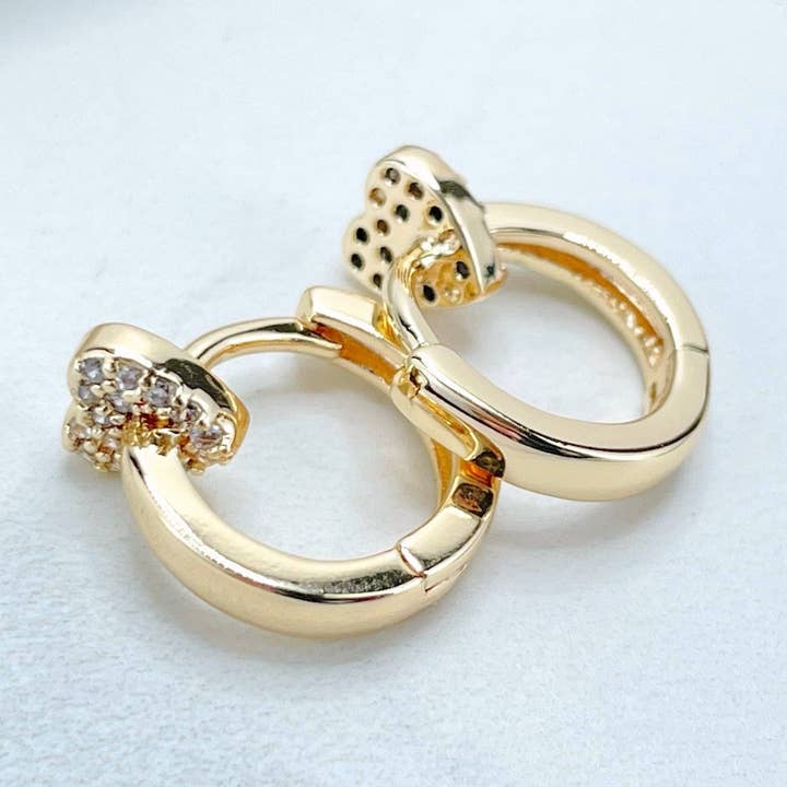 Boucles d'oreilles Huggie de 13 mm remplies d'or 18 carats, breloque en forme de cœur en forme de cœur pour la vente par DIJU Jewelry