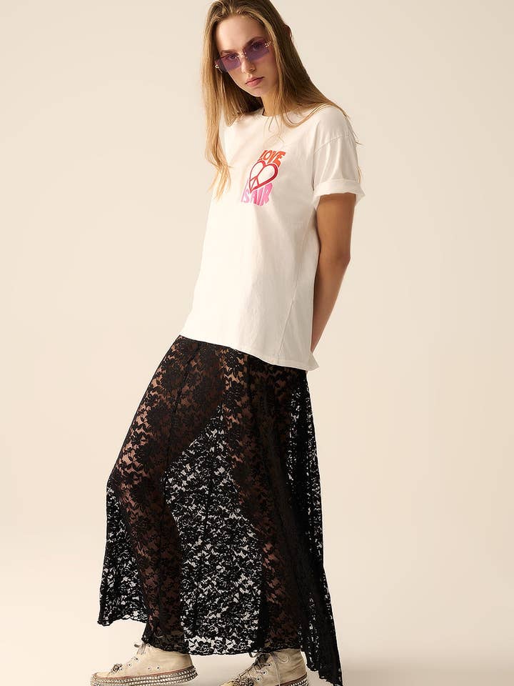 WIT Wit T-shirt met Love is Air en Hart met Peace-logo voor groothandel op Faire3