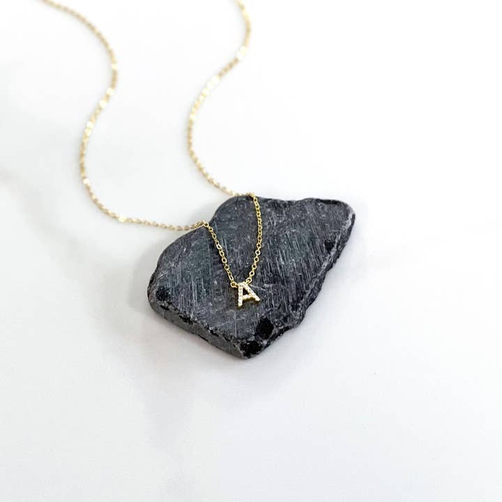 Collar con Inicial de Monograma Pequeño Brillante para venta al por mayor de iiShii designs