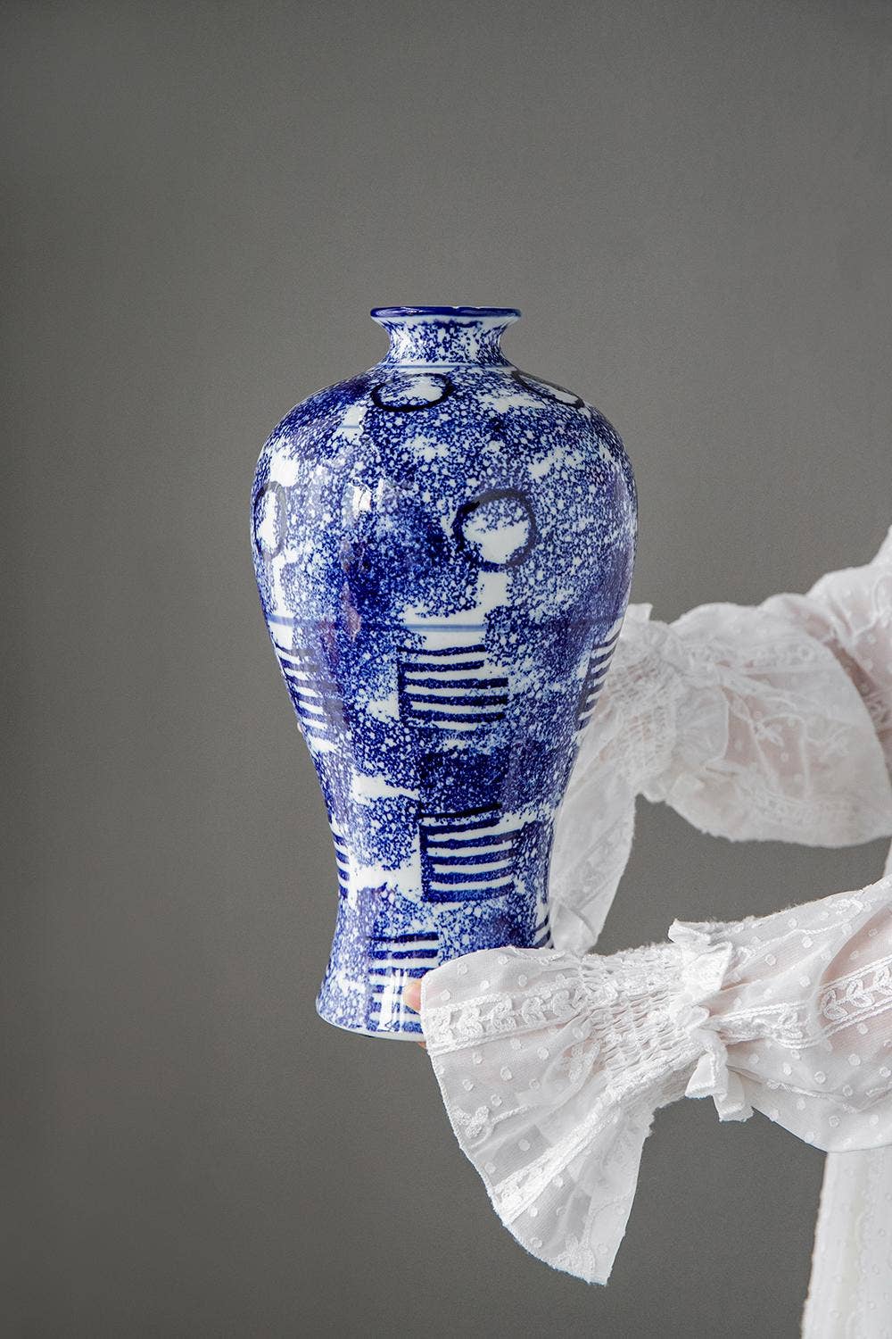 A&B Home Group Inc. - Wholesale Vase - D7x13" Traditional Porcelain Flower Vase - Blue/White2