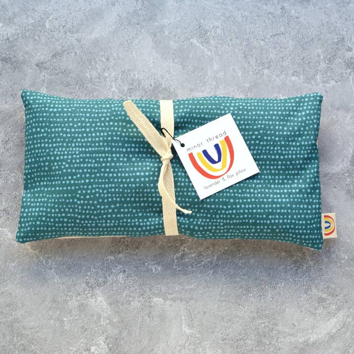 Moonscape Dots in Teal Hot Cold Pack vægtet øjenpude for engroshandel hos Minor Thread