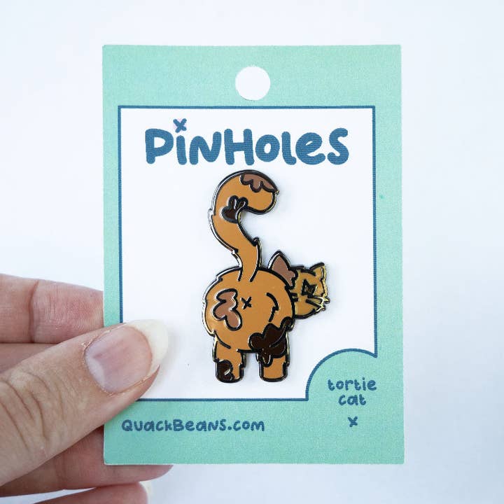 Trous d'épingle | Chat écaille de tortue pour la vente par Quack & Beans