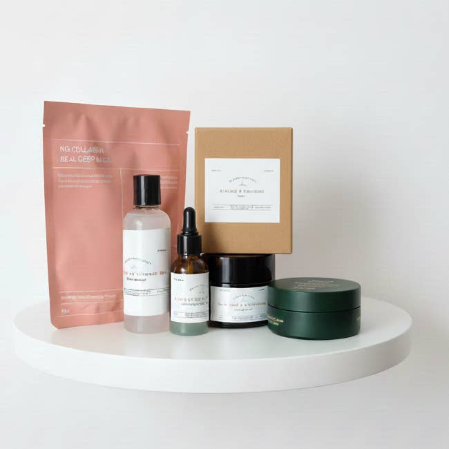 Volledig gezichtspakket voor een onberispelijke huid bestaande uit salicylzuur, hyaluronzuur, niacinamide, kurkuma zeep en collageen gezichtsmasker. voor wholesale door Queenshopbeauty