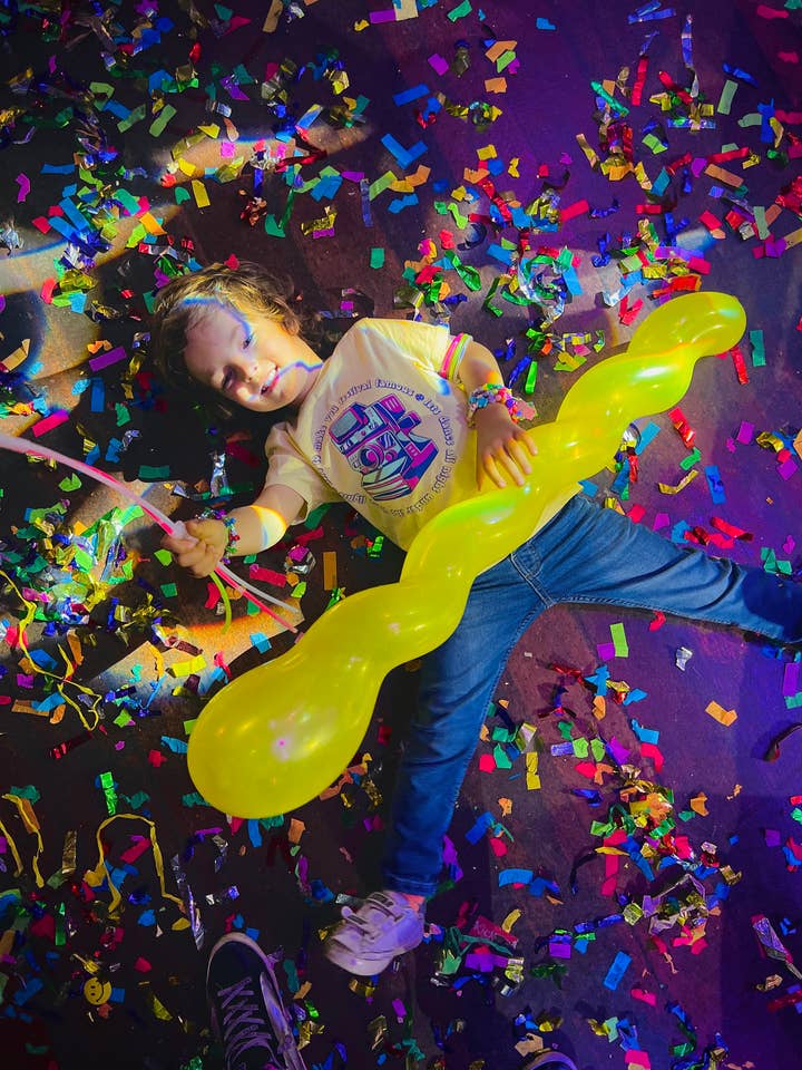 FESTIVAL FAMOUS - Maglietta biologica per bambini per la vendita all'ingrosso da parte di Little Mate Adventures