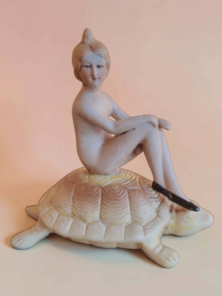 Baigneuse sur Tortue – Figurine Céramique Art Déco Style pour la vente par Art Déco Style