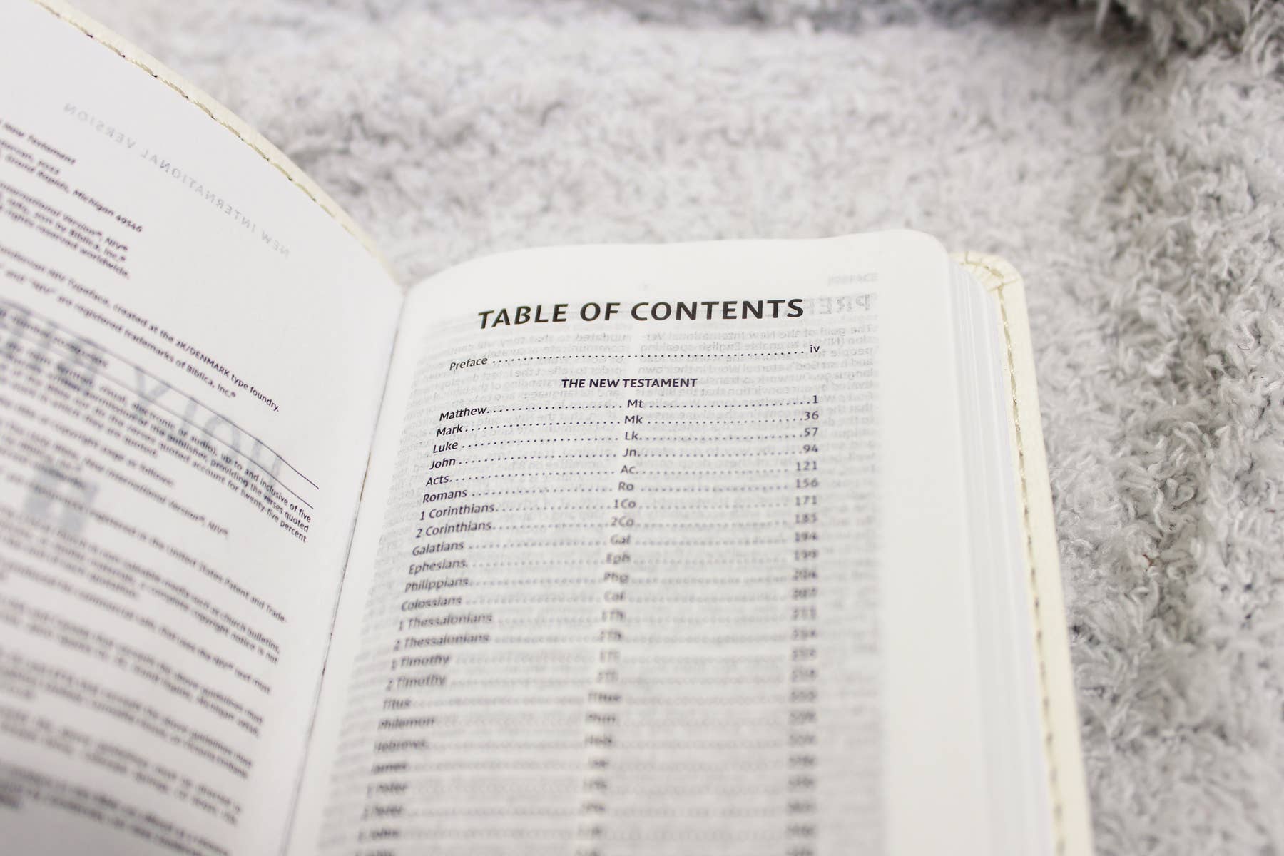 HarperCollins Christian Publishing - Wholesale Religion - NIV Tiny Testament Bible New Testament Leathersoft White6