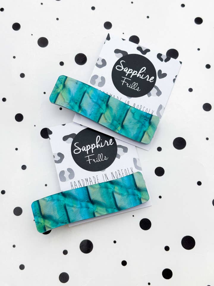 Barrette à cheveux en acrylique rectangulaire ondulée scintillante bleu sarcelle et or pour la vente par Sapphire Frills Ltd