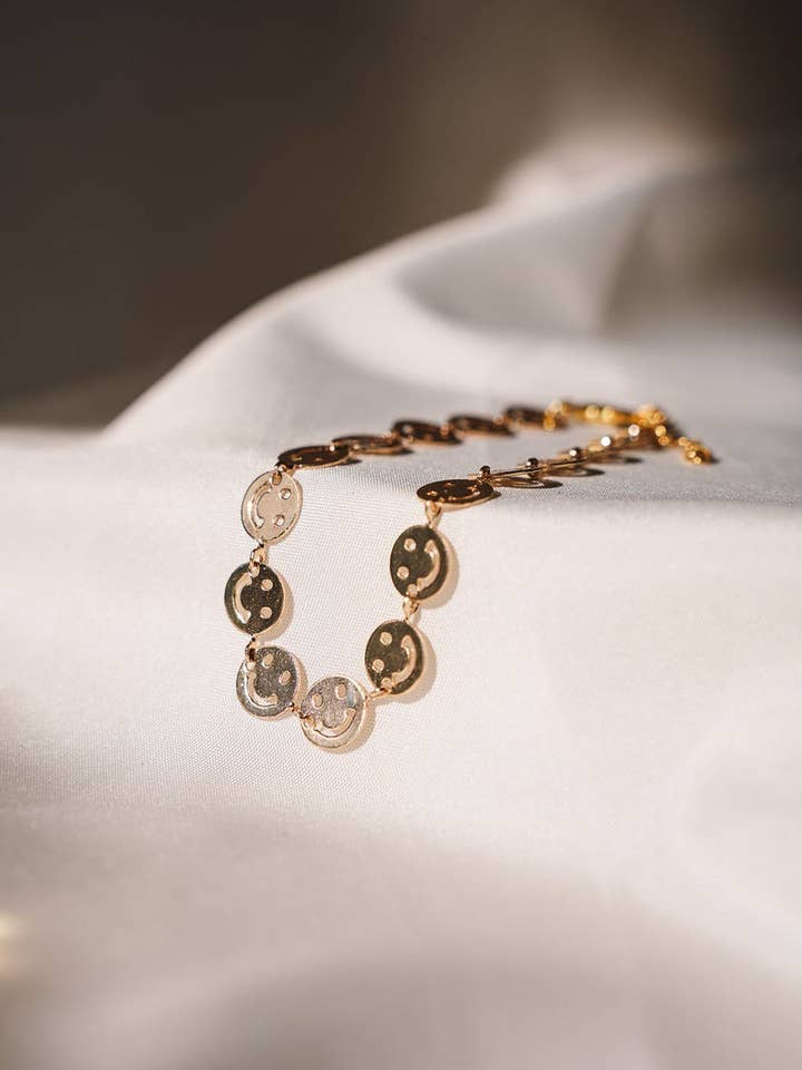 Guld Smiley Face Armbånd for engroshandel hos Asher Grey