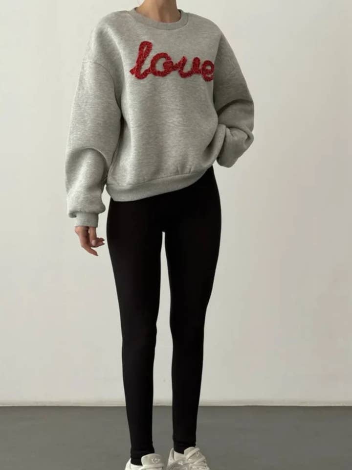 Sweatshirt brodé "Amour" pour la vente par My 9Teen