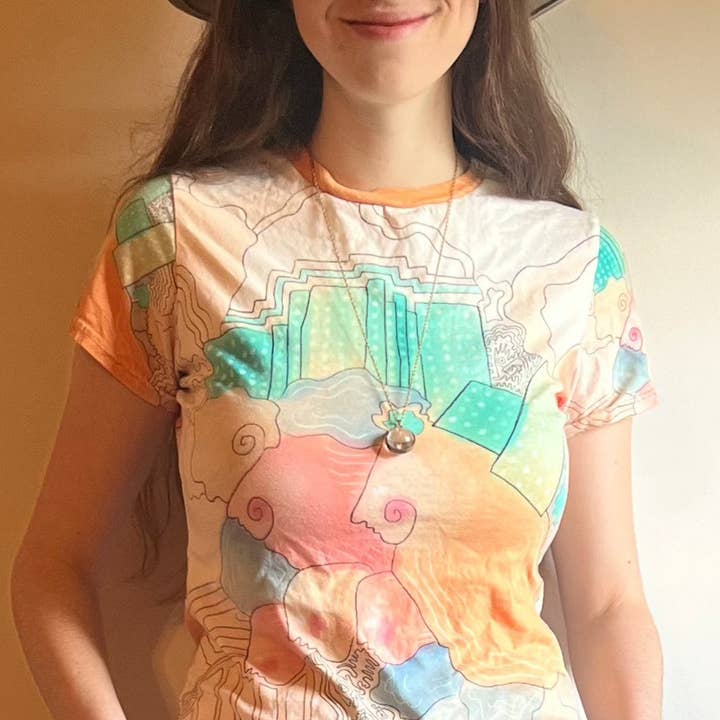 "Telle en haut, telle en bas" - T-shirt pour femme pour la vente par All Around Artsy