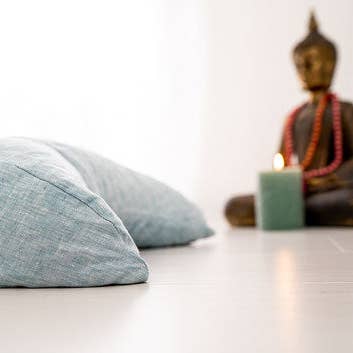 Coussin demi-lune en lin biologique entièrement naturel pour la vente par Goldwerk Schliersee