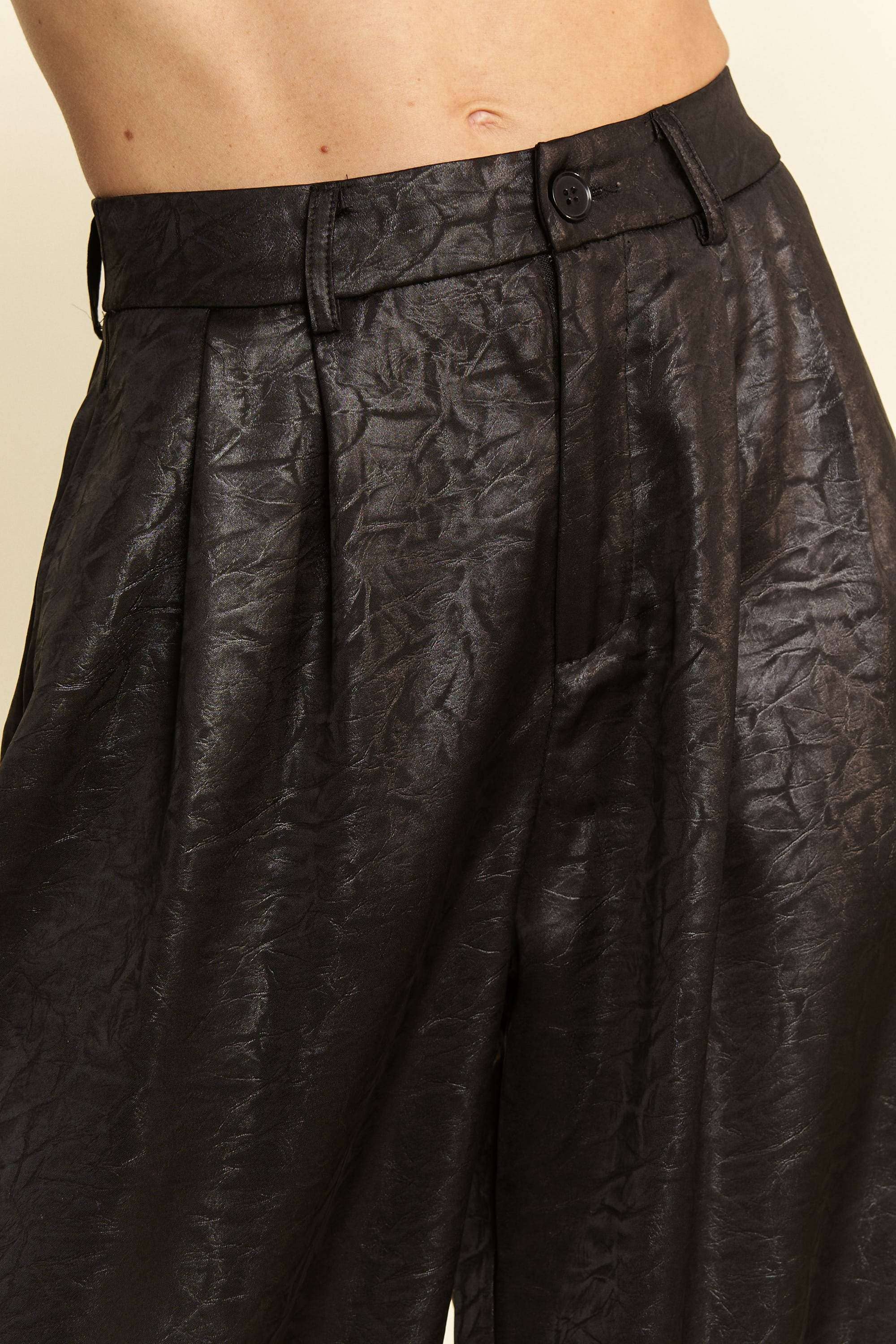 Davi & Dani – wholesale Pants – Women's – PLUS WIDE LEG TROUSERS CRINKLED TEXTURED PANTS15