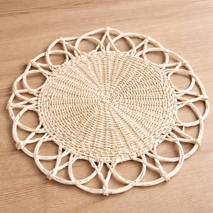 Fennco Styles â wholesale Placemat â Ivory Twisted Rattan 15" Round Placemat