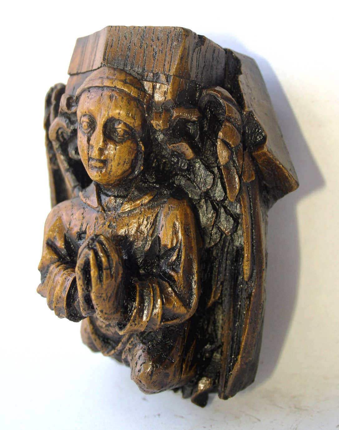 Oakapple Designs Ltd - Wholesale Decorative Figurine - Angel Corbel - Reproduction Medieval Misericord Carving.1