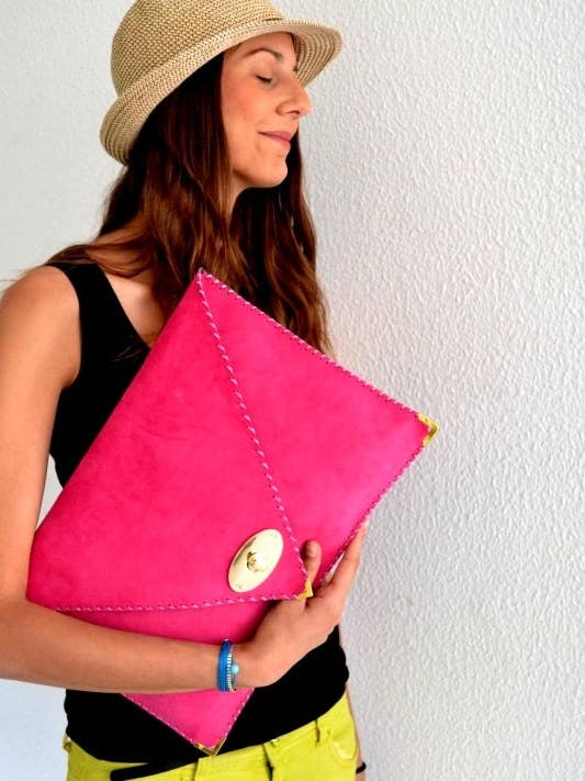 Symmetria mjuk koppling i fuchsia för wholesale av ANA KOUTSI