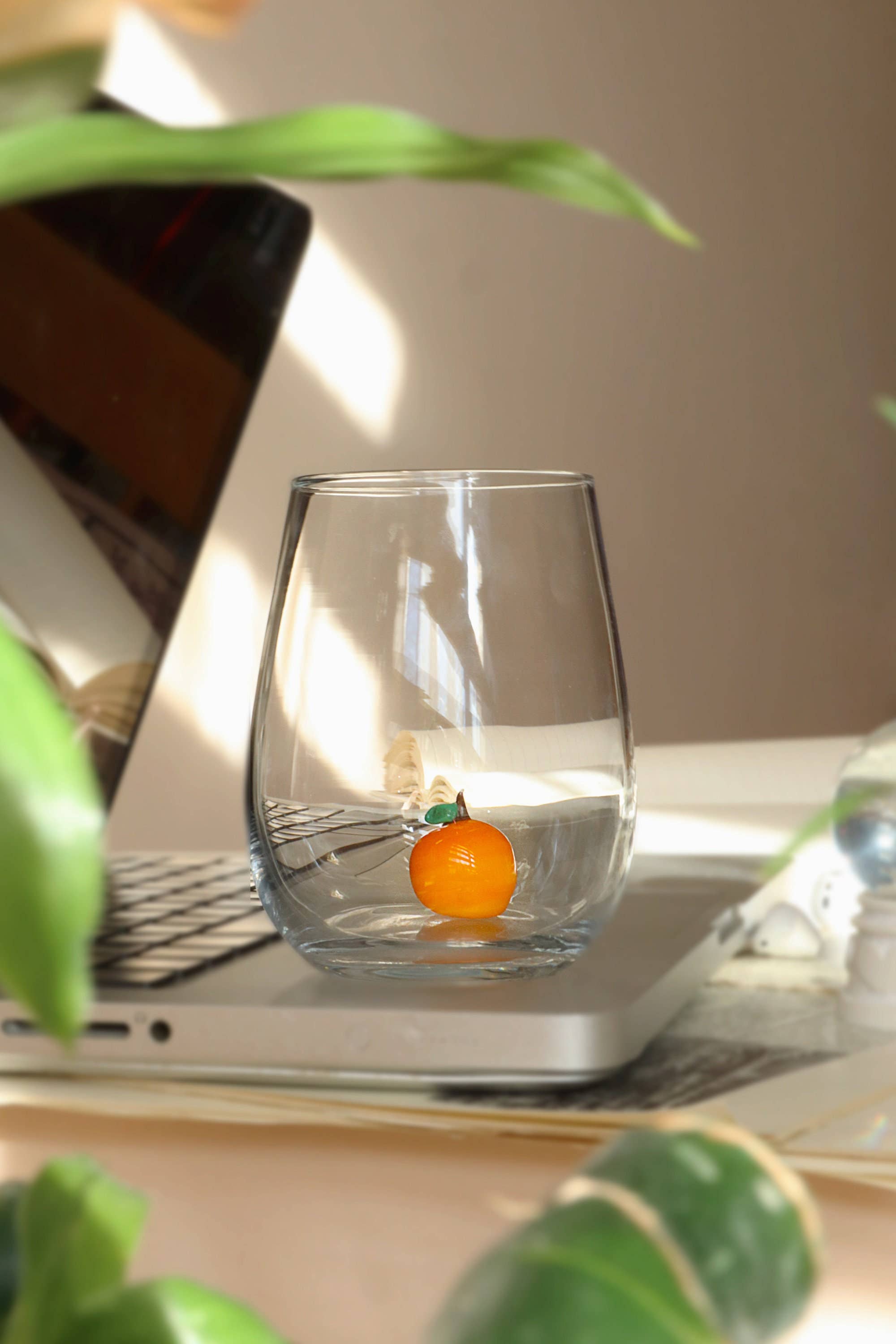 Adamodart - Vente Verre/tasse - Verre sans tige avec figurines de fraise et abricot0