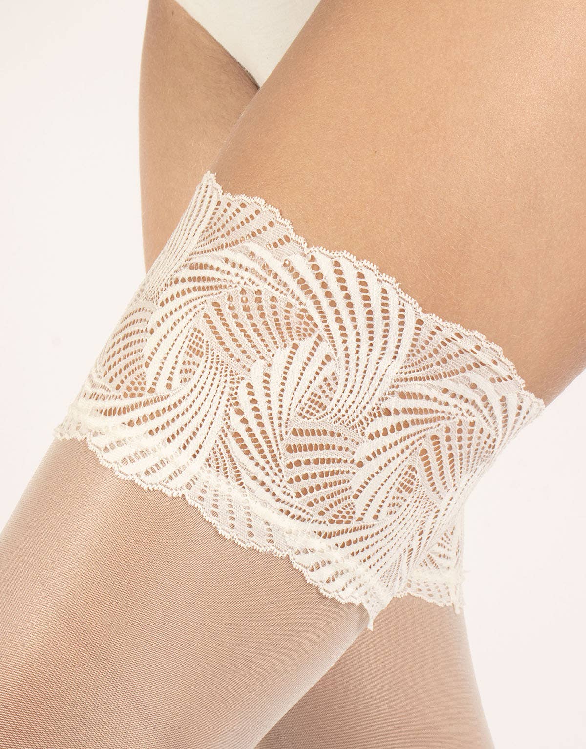 Cette – Großhandel Strümpfe – Damen – Halterlose Halterlose Größen bis 4XL, Strümpfe in Übergröße, bleiben oben17