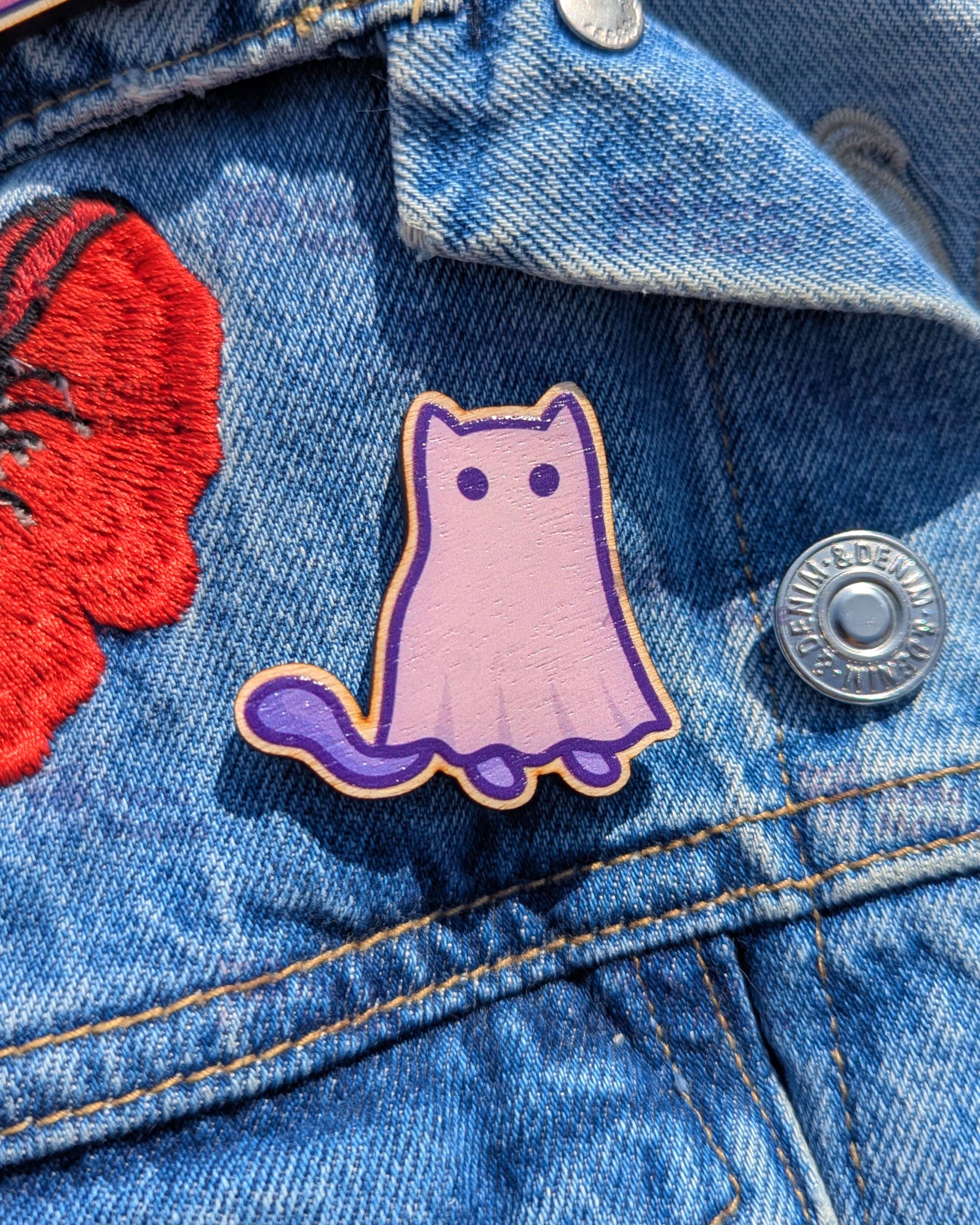 Mona Mauve • Silly Art! – wholesale Lapel pin/button – Ghost Cat Pin Badge | Cute Halloween Wooden Pin4