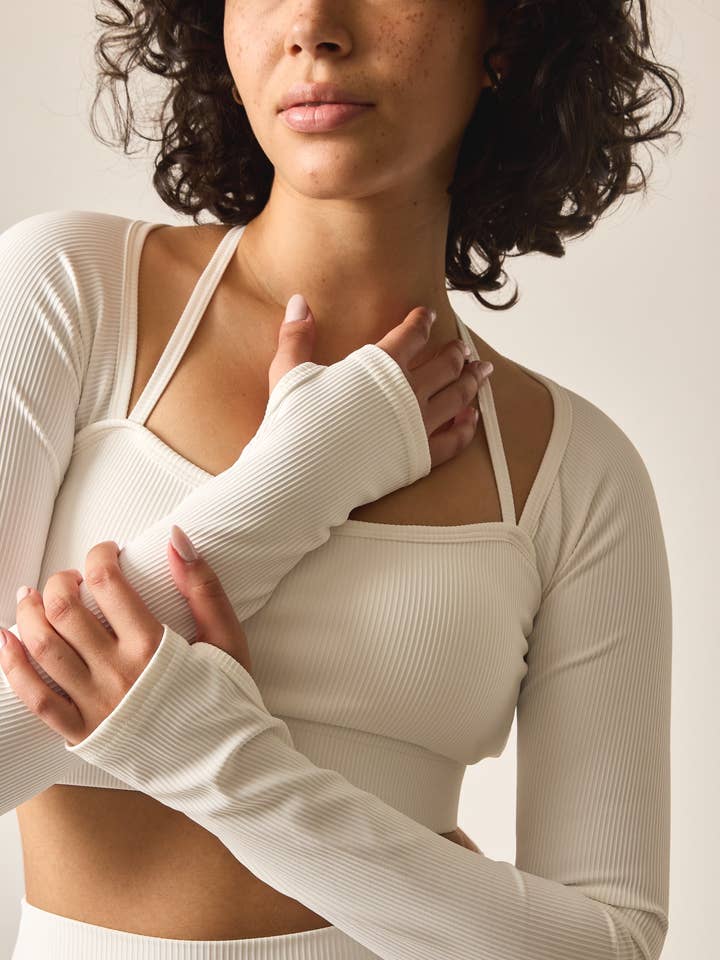 Top corto de manga larga con cuello halter acanalado para venta al por mayor de LUCKY HONEY