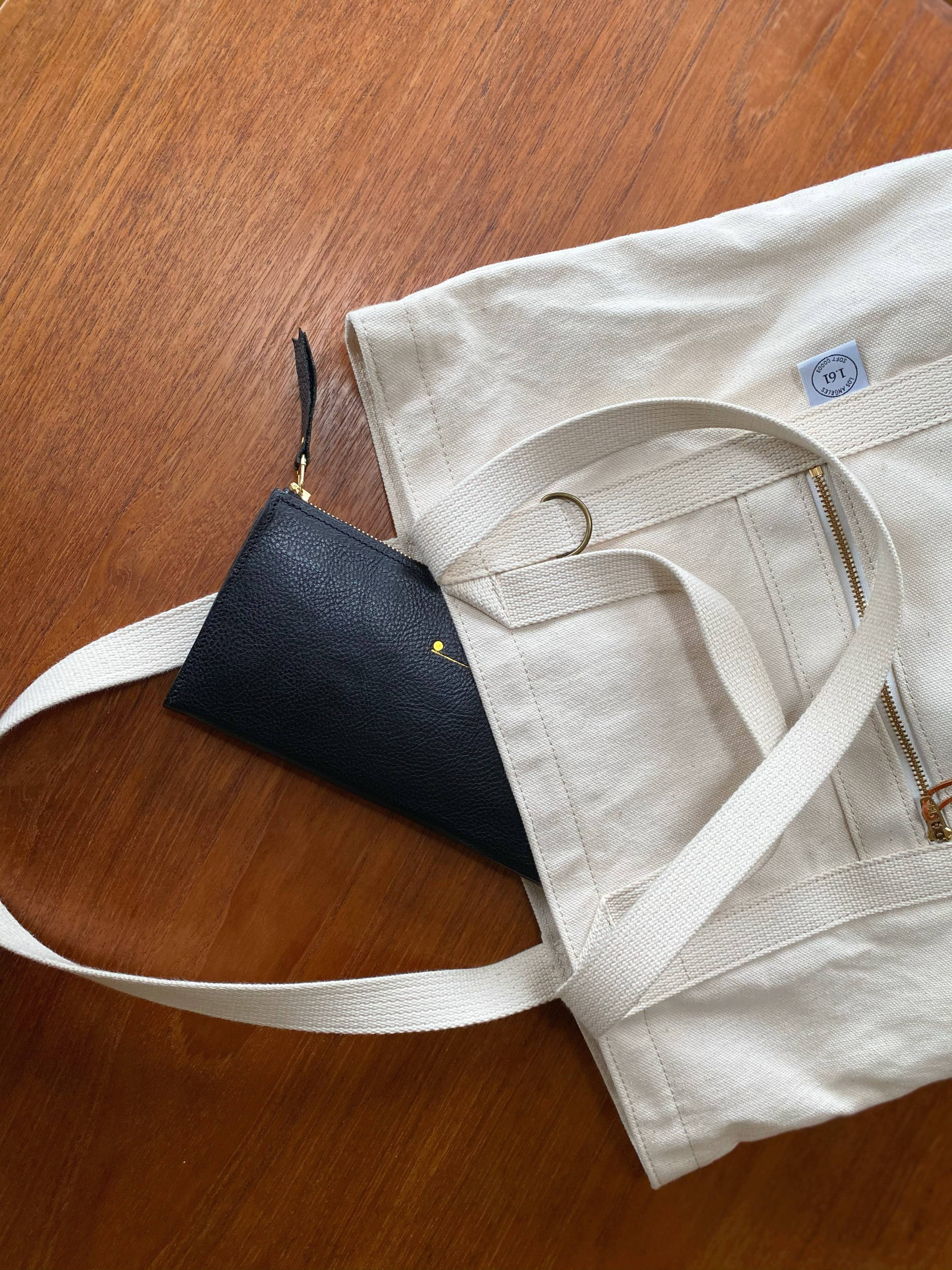 1.61 Soft Goods - Wholesale Wallet - Women's - Ruff Zipper Wallet - Rectangle Size8