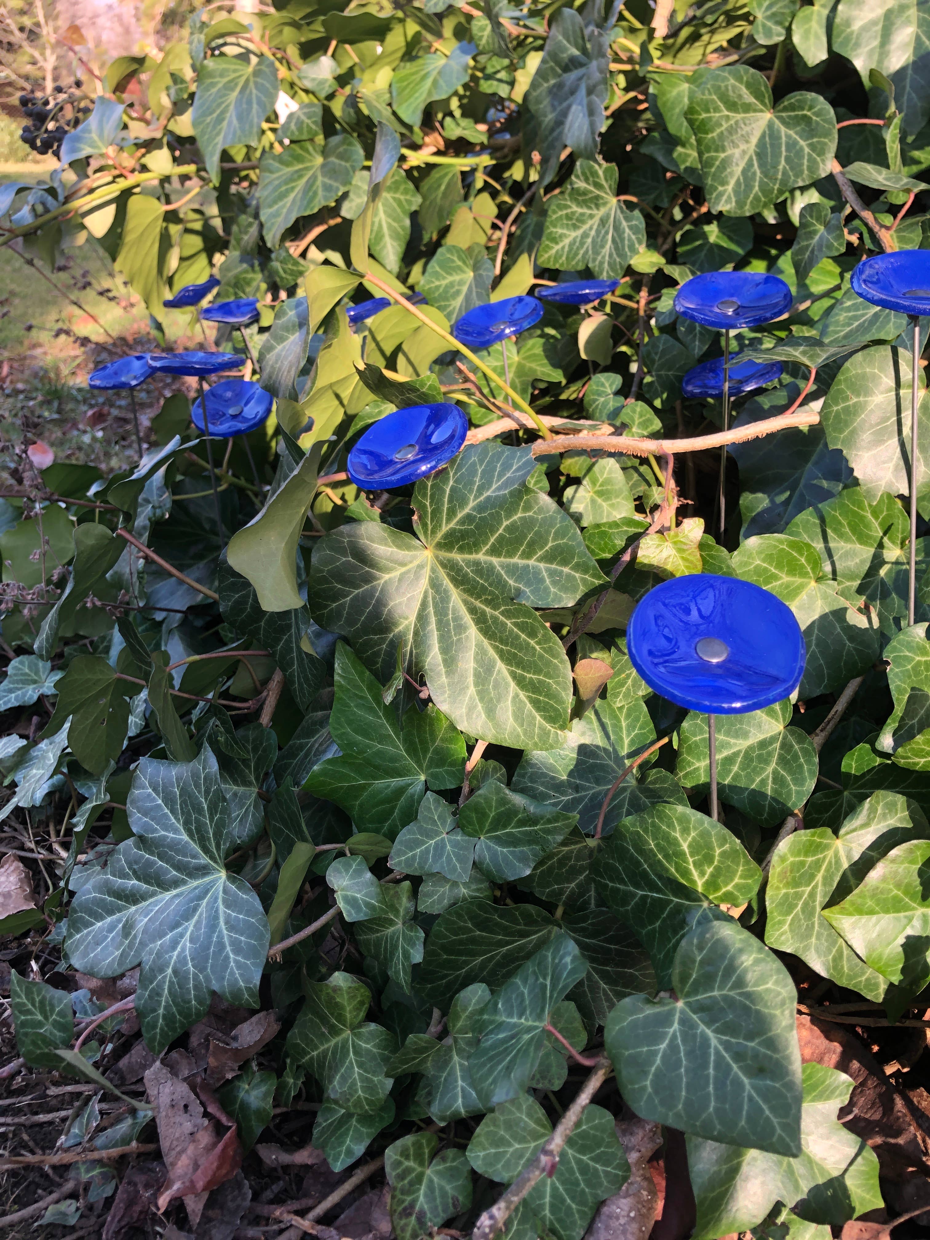 CARNEOL GLASS - Wholesale Garden/Lawn Stake - Small Glass Flower For Outside In L.Blue13