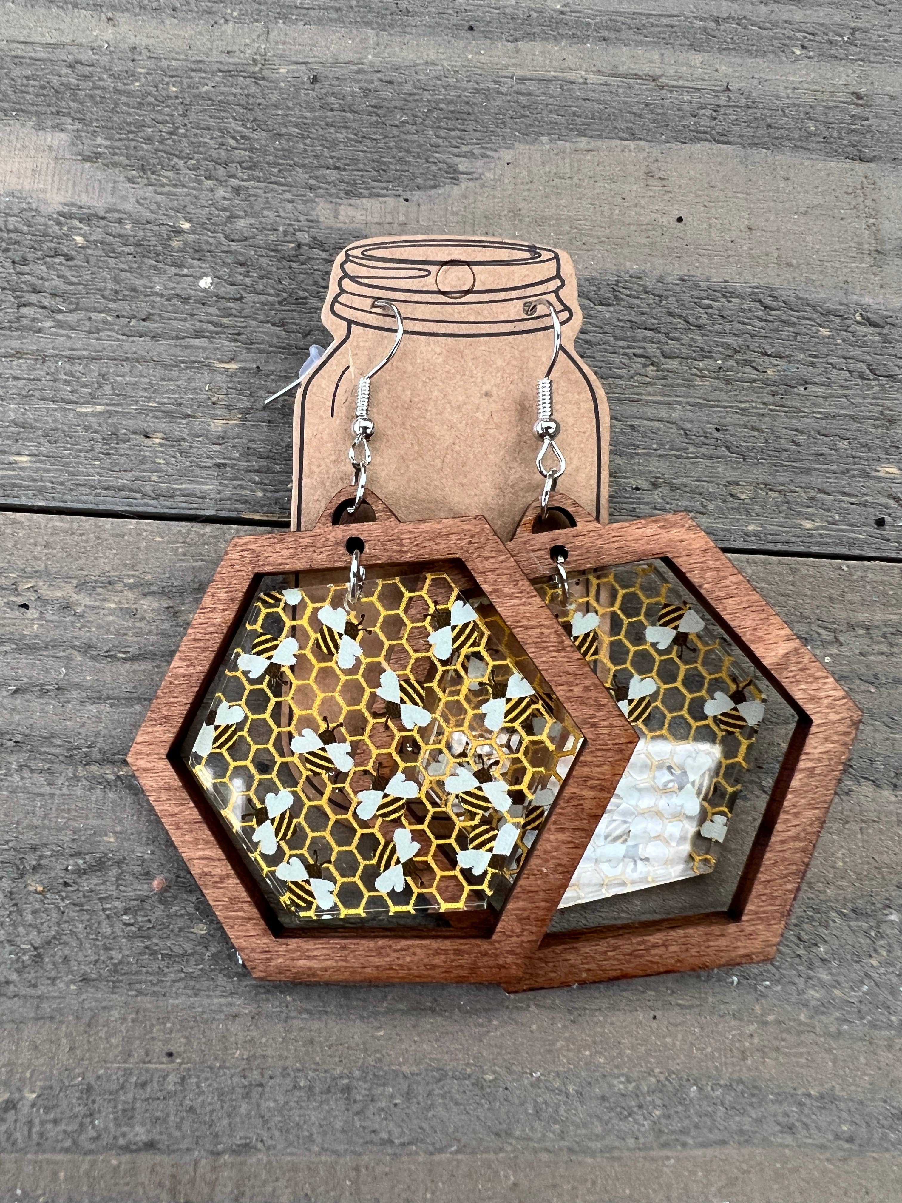 Jill's Jewels - Vente Boucles d'oreilles pendantes - Boucles d'oreilles hexagonales en acrylique transparent en forme d'abeille2