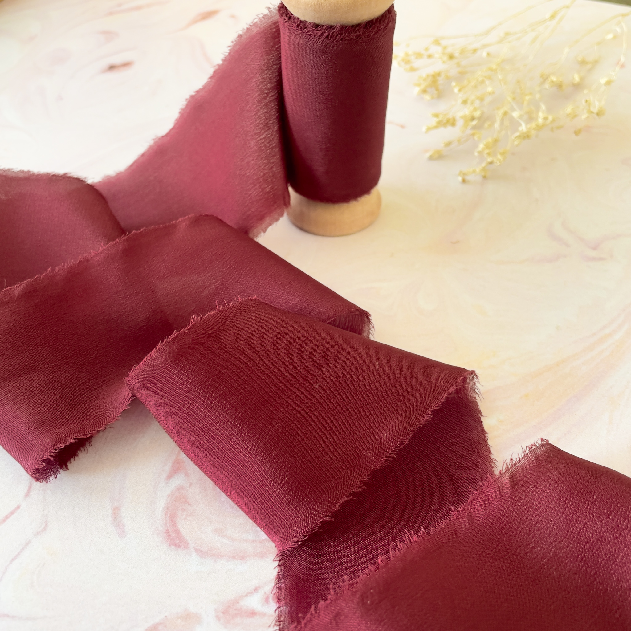The Natural Paper Company - Vente Ruban – emballage cadeau - Ruban en soie bordeaux à bord cru sur bobine en bois5