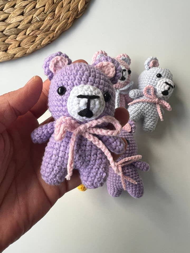 Portachiavi Orsetto Fatto a Mano Più Venduto – Carino Amigurumi all'Uncinetto per la vendita all'ingrosso da parte di Emel Crochet