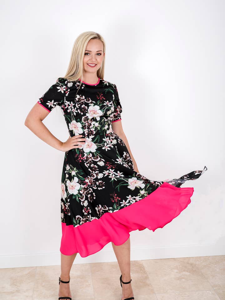 Vivien, abito da tè floreale con pannelli a contrasto per la vendita all'ingrosso da parte di Mellaris