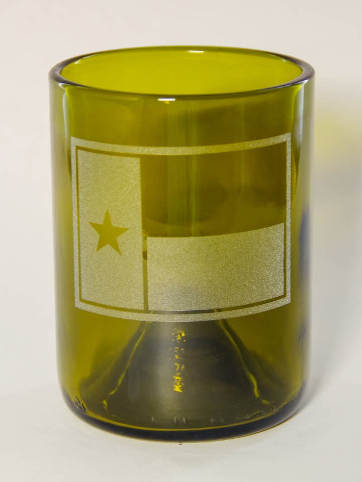 Bottiglia di vino con bandiera del Texas incisa in vetro ambrato da 12 once riciclata per la vendita all'ingrosso da parte di A Second Round Glass