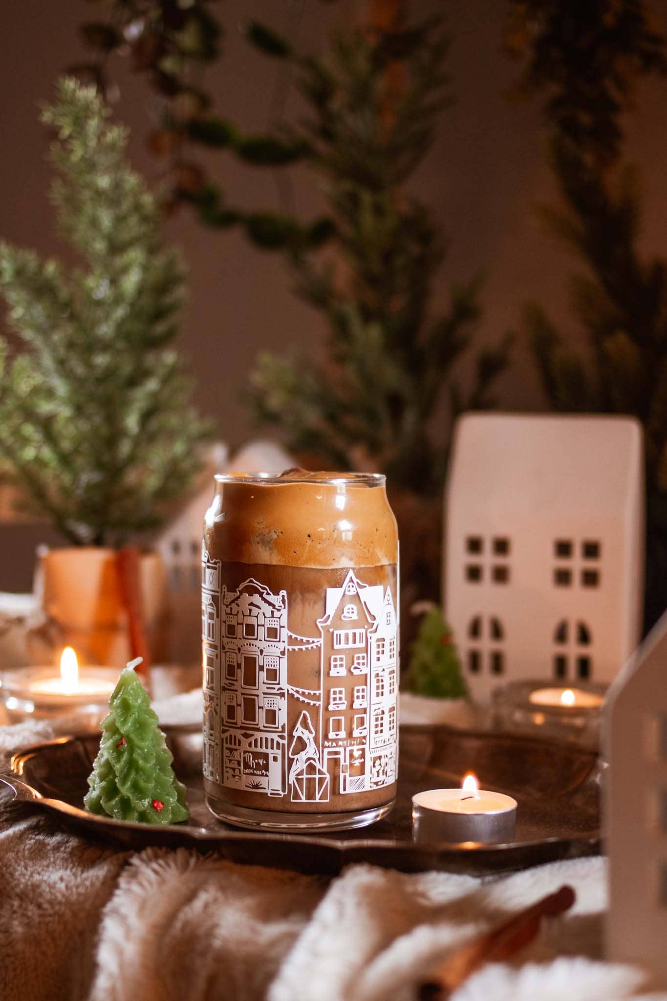 Cheerware – wholesale Dricksglas och koppar – Winter Village 16 oz Can Glass | bokhandel, bageri & café5