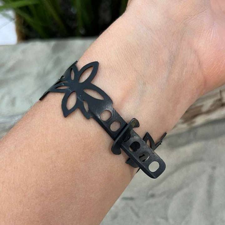 Kaden & Kai – Großhandel Manschettenarmband – Wildblumen-Fahrradschlauch-Armband8