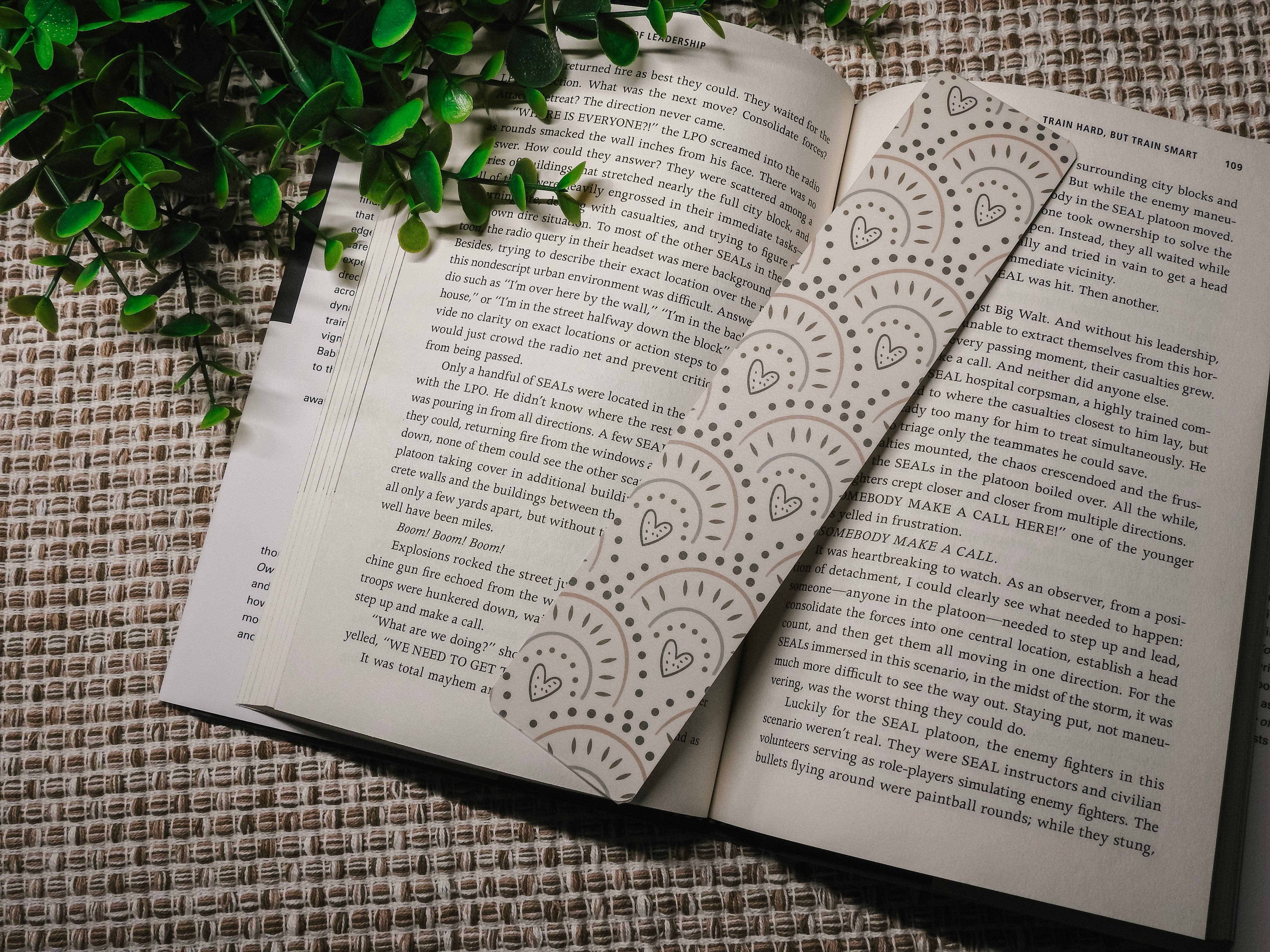 SKS Design Studio - Vendita all'ingrosso Segnalibro - Arcobaleni a forma di cuore | Segnalibri Boho0